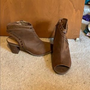 Peep toe faux leather heel